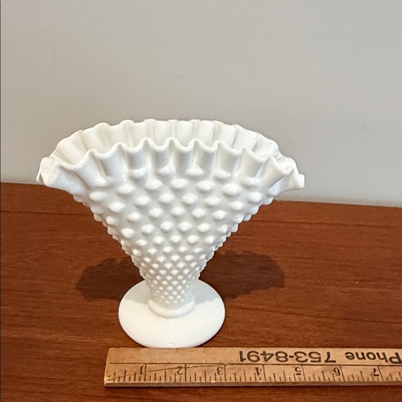 Vintage White Hobnail Fan Vase Set - Decorative Home Accents - Picture 4 of 7
